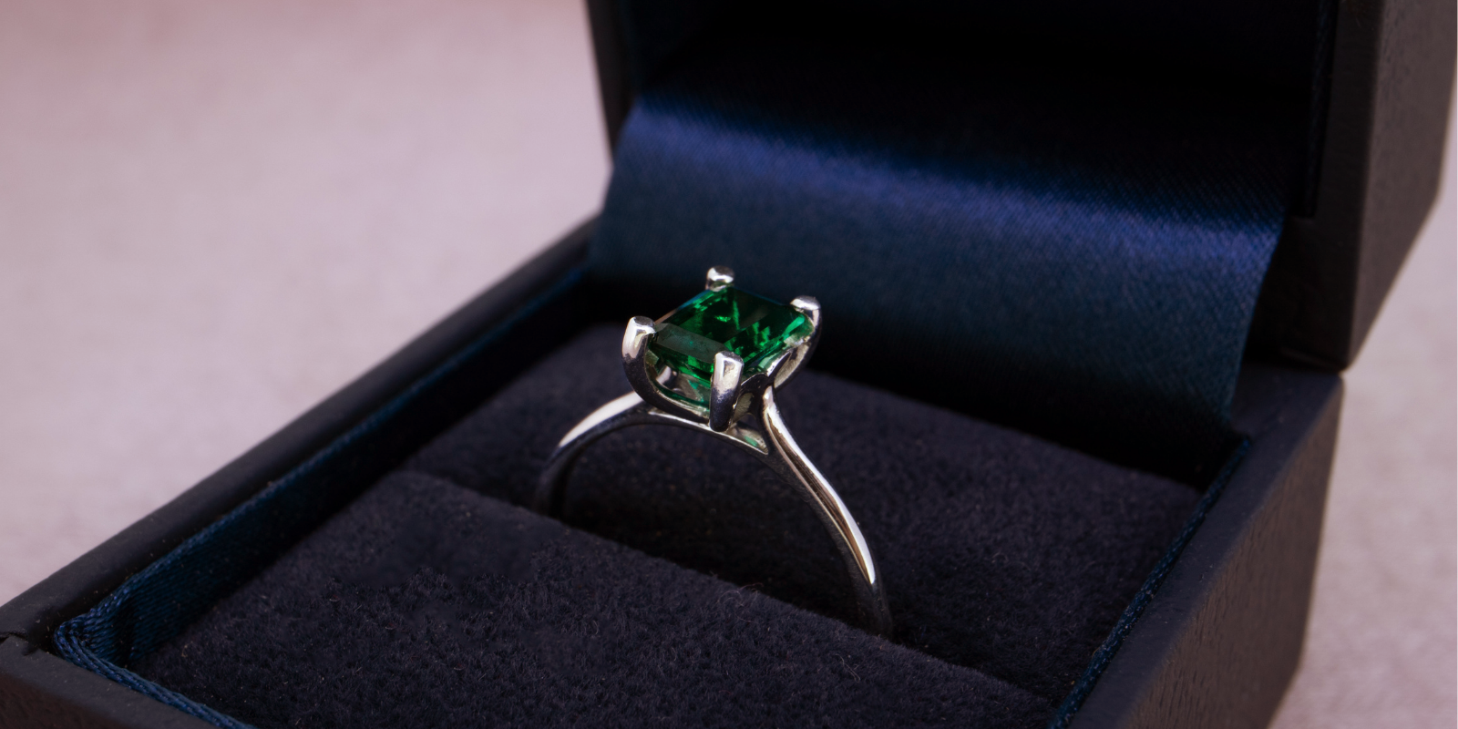 Emerald engagement rings - A full buying guide